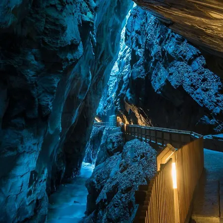 Neptun 5 - Mit Kochgelegenheit Im Zentrum